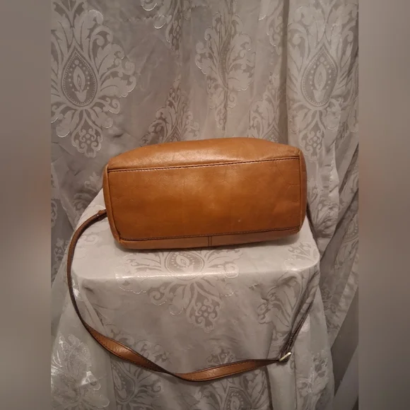 HOBO Sheila Medium Leather Satchel Tote with Detachable Strap In Truffle Brown - Picture 6 of 8